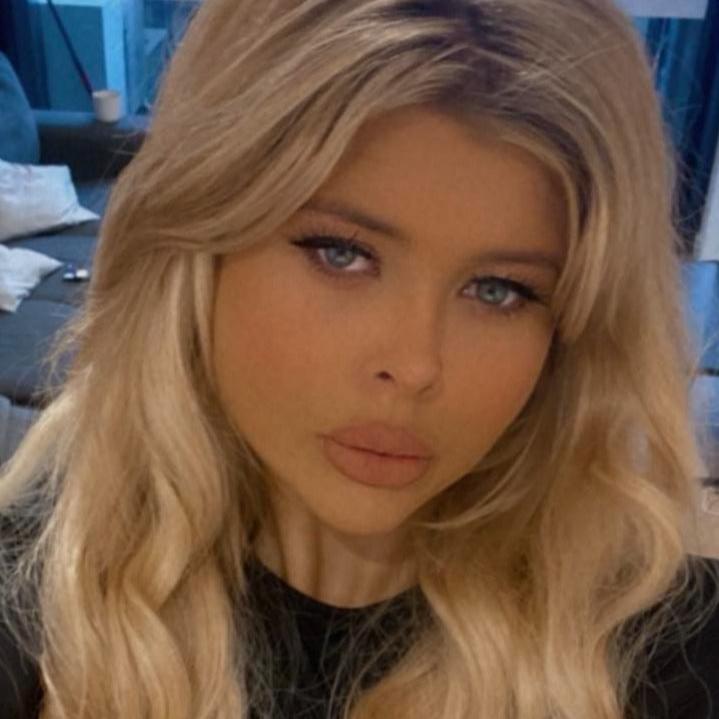 Close up photo of Natalie Michelle Hair Extensions in colour Powder Puff.